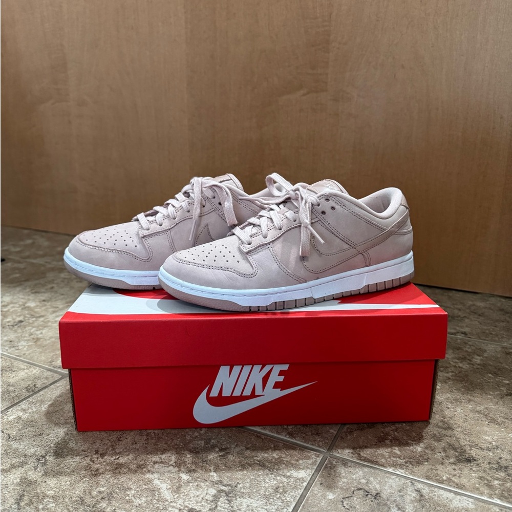 Nike Women's Sneakers in Light Pink and White
